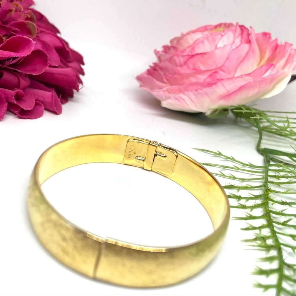 VINTAGE⚜️RARE MONET Golden Cuff Bracelet - Picture 6 of 10